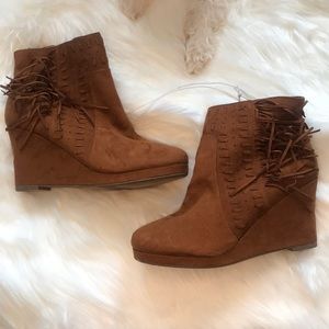*NEW* Women’s Camel Wedge Booties Size 9